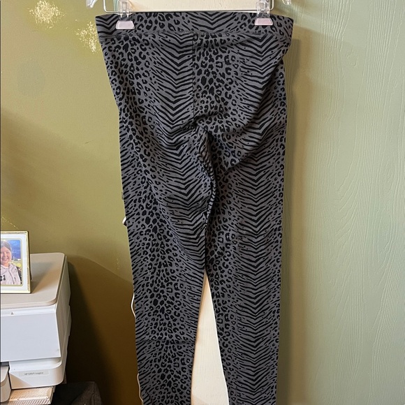 Victoria's Secret Black Patterned Leggings - Picture 3 of 3